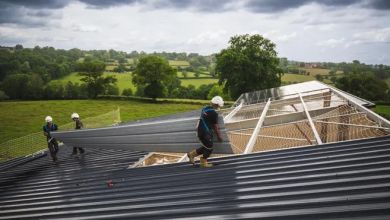 Pose de toiture sur un hangar agricole solaire